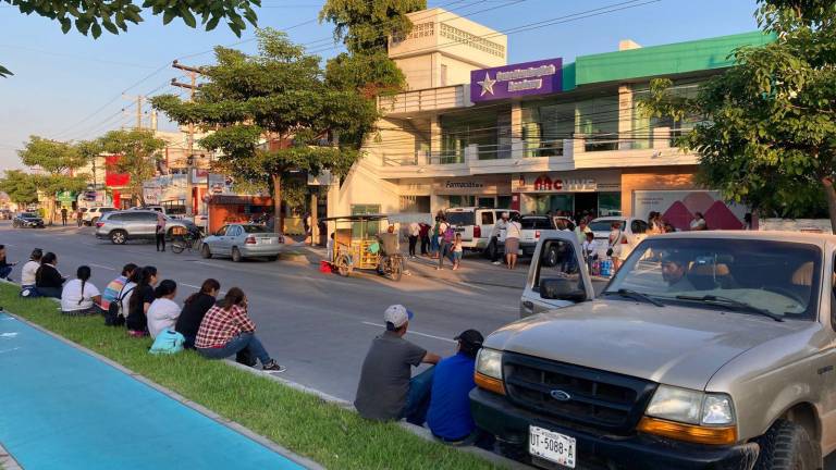 El bloqueo fue afuera de las oficinas de Cvive en la avenida Rafael Buelna, entre los fraccionamientos Lomas de Mazatlán y Hacienda de las Cruces.