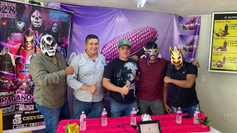 Algunos de los luchadores que estarán presentes en la función, hicieron acto de presencia en la conferencia.