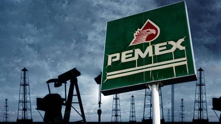 La deuda financiera de Pemex cerró en 97 mil 300 millones de dólares, una reducción de 6.4% comparada con el cierre de 2023.