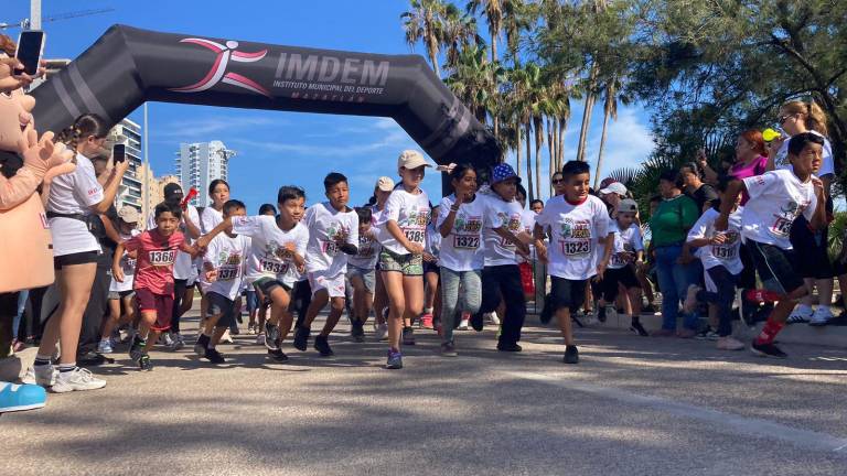 Niñas, niños y adolescentes compiten en la Segunda Gran Carrera por los Derechos en Mazatlán