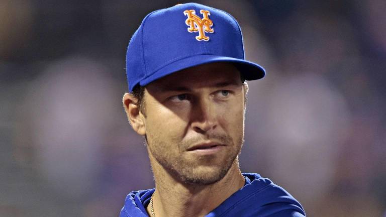 Jacob deGrom tendrá que esperar un poco más para debutar.