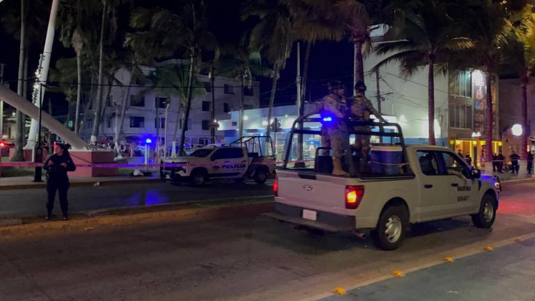 Un hombre fue asesinado la noche del sábado frente al malecón de Mazatlán, en el Parque Martiniano Carvajal.