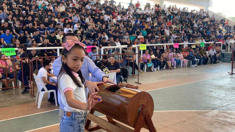 Más de 1,500 jóvenes de Mazatlán acuden al sorteo del Servicio Militar 2024