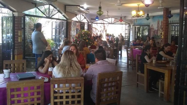 Vacaciones de verano ocasiona bajas ventas en restaurantes de Culiacán