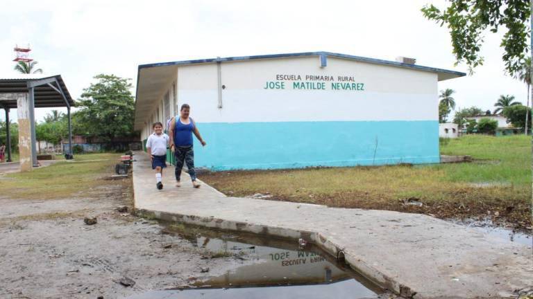 En Sinaloa aún hay 165 escuelas con daños en infraestructura eléctrica.