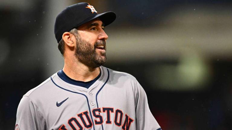 Justin Verlander trabaja seis entradas y se lleva el triunfo.