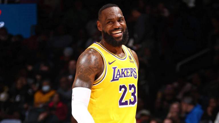 Como se esperaba, LeBron James seguirá en Lakers.