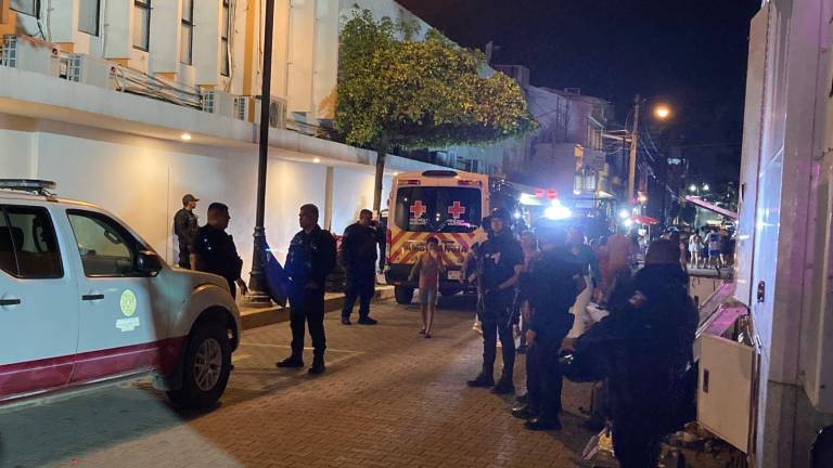 Policía Municipal, Bomberos y Cruz Roja realizan operativo durante el Grito, en Mazatlán