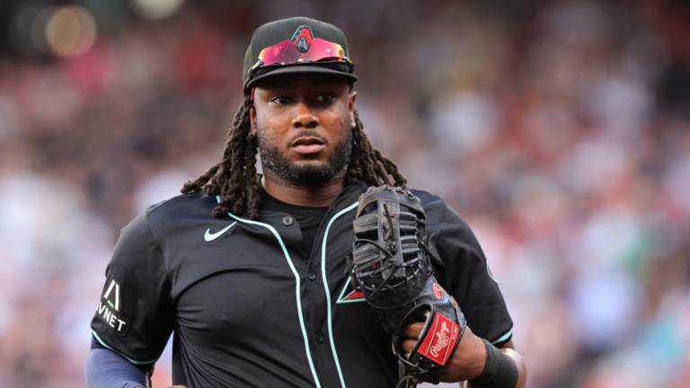 Nacionales oficializan su contrato de un año con Josh Bell