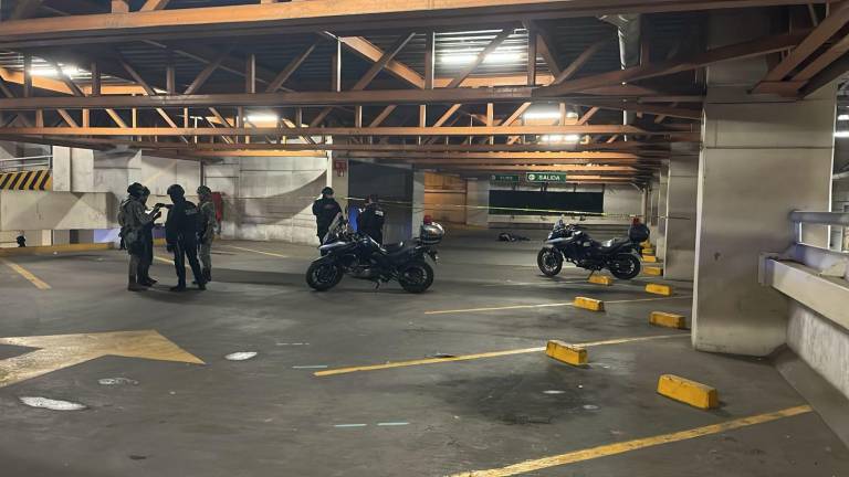 Matan a balazos a un hombre en estacionamiento de un centro comercial de Culiacán