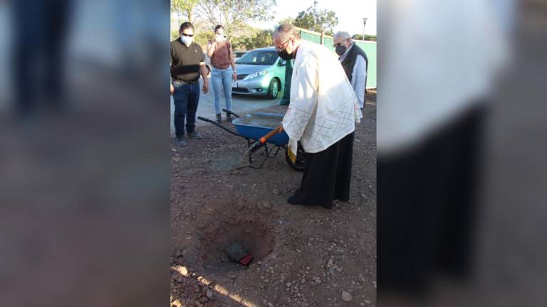 Colocan primera piedra del Club Lairén, en La Primavera