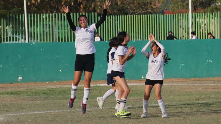 Instituto Anglo Moderno festeja su pase a la final.