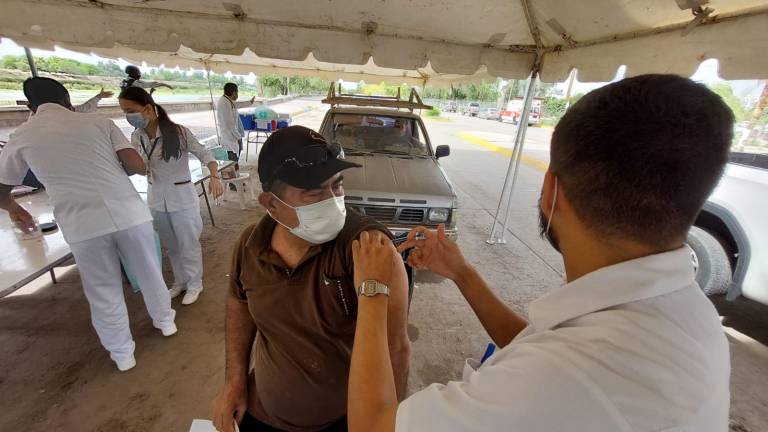 Frente al Covid-19, el problema no son las vacunas, hay que temerle a la enfermedad, dice Salud Sinaloa