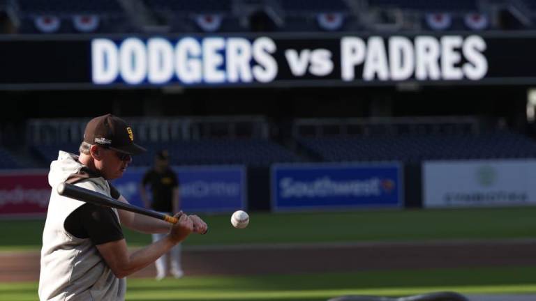 Mike Schildt cree que Manny Machado no intentó agredir a Dave Roberts, mánager de los Dodgers.