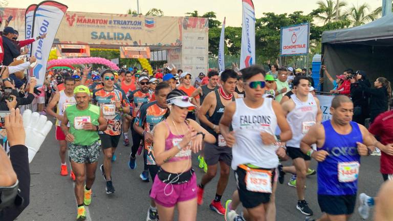 Las autoridades previo al arranque de la competencia.