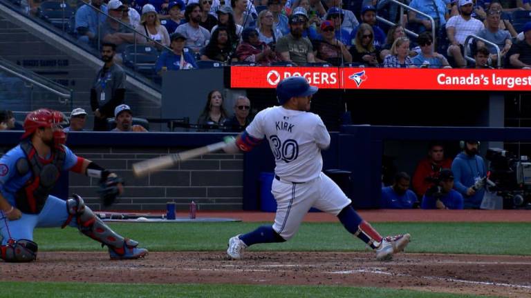 José Berrios lanza con efectividad ante Cardenales en victoria de Azulejos