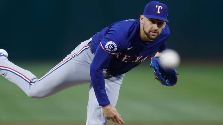 Nathan Eovaldi decidió quedarse con los Rangers de Texas.