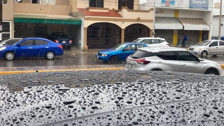 Llueve en gran parte de Mazatlán este sábado