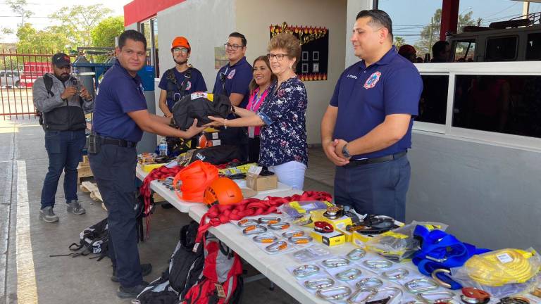 Los Bomberos recibieron arnés, cuerdas, cintas para posicionamientos, mosquetones, descensores, poleas para hacer sistemas de recuperación, entre otros.