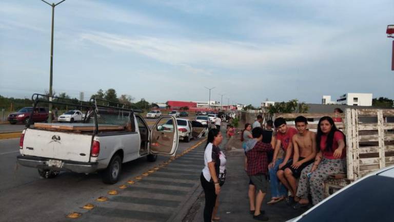 Solo con lo que traían puesto huyeron de madrugada evacuados por incendio de gasera en Culiacán