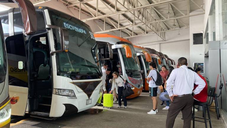 En la Central Camionera de Mazatlán continúan sin dar el servicio de ruta por los bloqueos sucedidos en la máxipista Culiacán-Mazatlán.