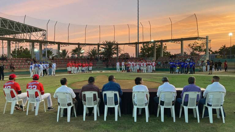 El terreno de juego del campo Eduardo Arce Becerra de la Unidad Deportiva Benito Juárez fue el escenario para el acto inaugural.