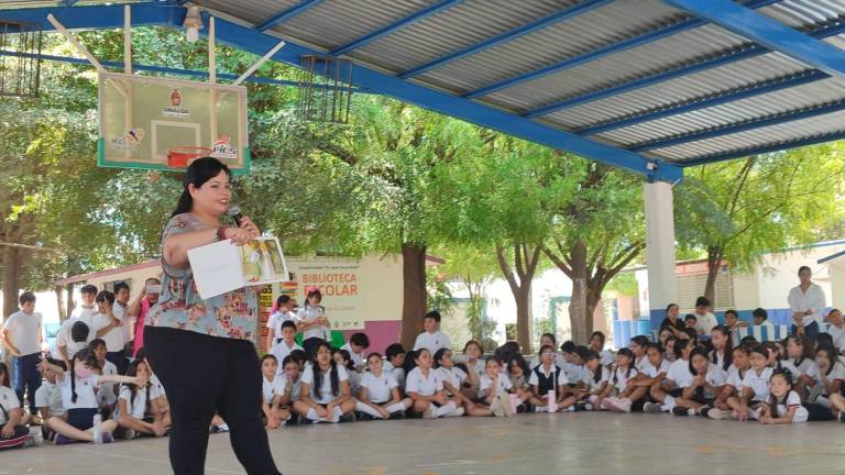 Cuentos y lecturas animadas compartieron los promotores.