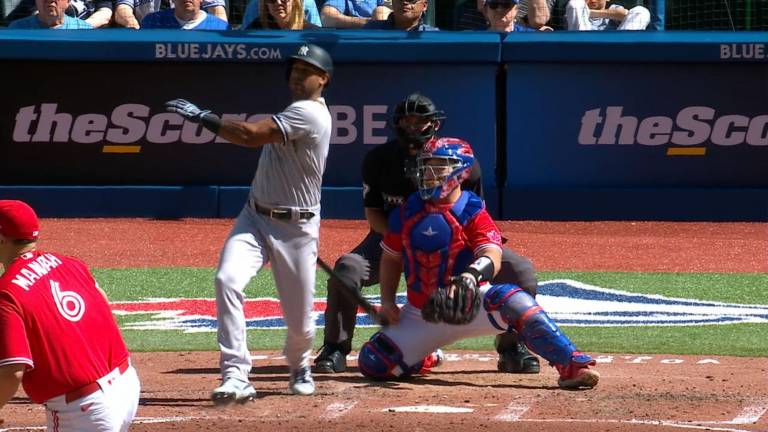 Aaron Hicks empuja tres con doble.