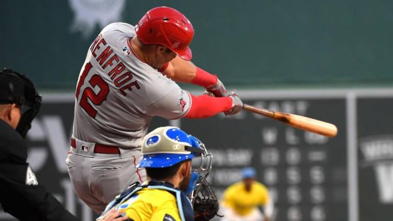 Hunter Renfroe dio el batazo clave para que los Angelinos evitaran la barrida en Boston.