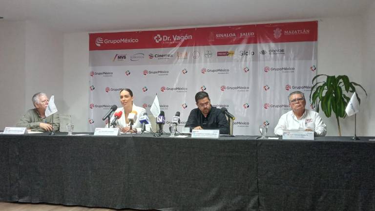 Conferencia de prensa sobre la llegada del Doctor Vagón a Mazatlán.