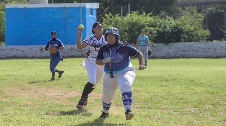 Reales y Bird se medirán por el campeón de campeones del softbol femenil en el Chololos.