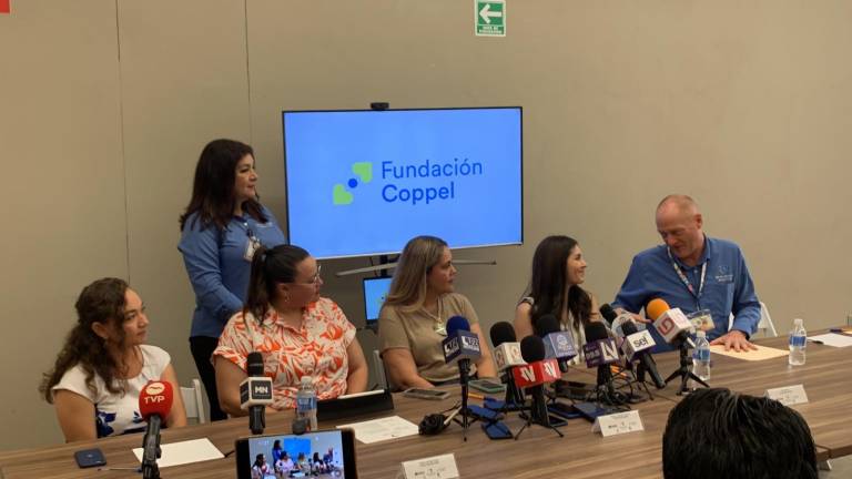 Conferencia sobre las actividades que Fundación Coppel, SUCEDE y DIF Mazatlán harán junto al Gran Acuario Mar de Cortés.