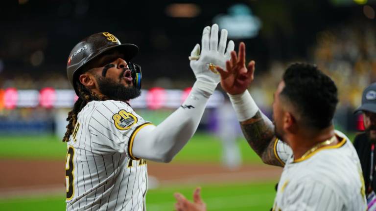 Tatis Jr. lidera explosivo ataque de Padres para tomar ventaja en la SDLN