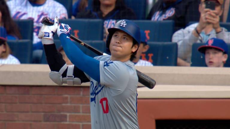 Shohei Ohtani pega jonrón y remolca tres carreras.