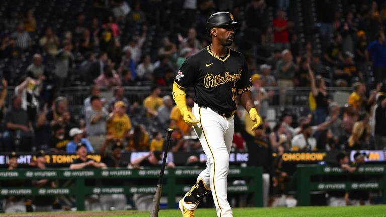 Andrew McCutchen regresa a Pittsburgh con pacto de un año