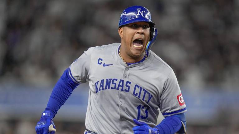 Salvador Pérez dio jonrón que abrió un rally de los Reales en Yankee Stadium.