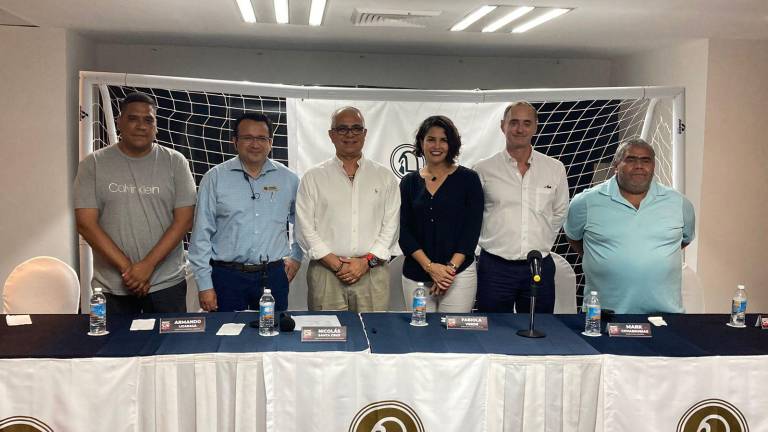 Organizadores y autoridades deportivas, presentes en el anuncio de una nueva edición del Intramuros de Futbol El Cid.