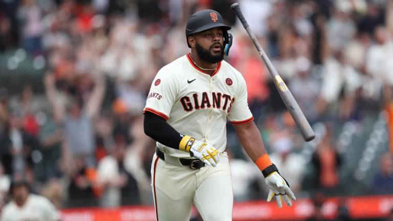 Heliot Ramos despachó un inusual jonrón en el Oracle Park de San Francisco.