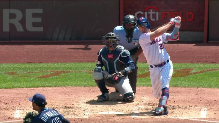 Pete Alonso da su jonrón 16.