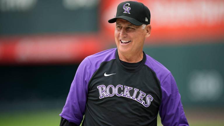 Bud Black seguirá al frente de los Rockies de Colorado.