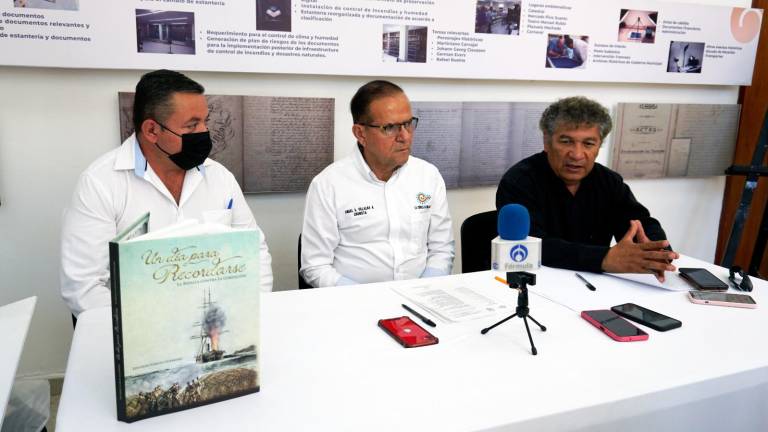 Ángel Villalba, presidente de la Crónica en Sinaloa; Rubén Romero, secretario de dicha asociación, y Rubén Leopoldo José Hernández, director del Archivo de Mazatlán.