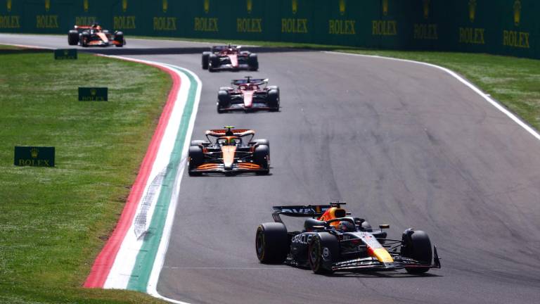 Max Verstappen gana dramáticamente en Imola.