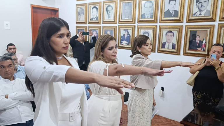 Las funcionarias rindieron protesta ante Cabildo.