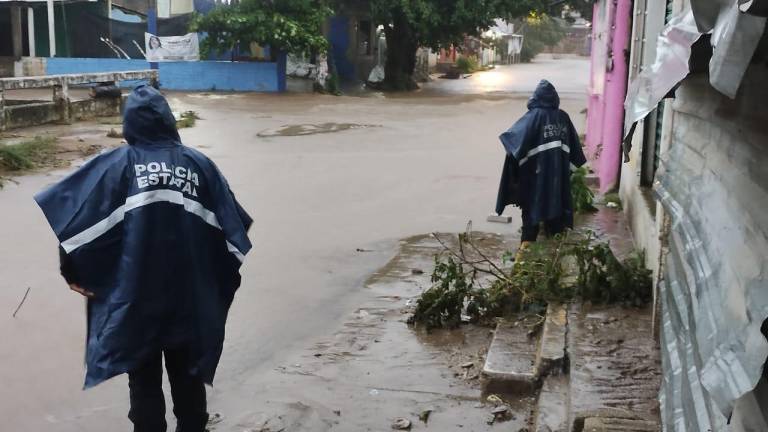 Protección Civil de Guerrero detalló que se brinda atención a 4 mil 379 personas afectadas en los distintos albergues habilitados.