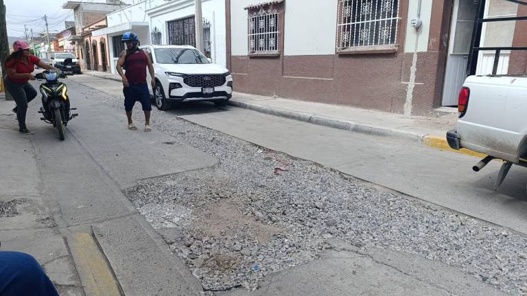 Denuncian abandono de obra de drenaje en el Centro, en Escuinapa