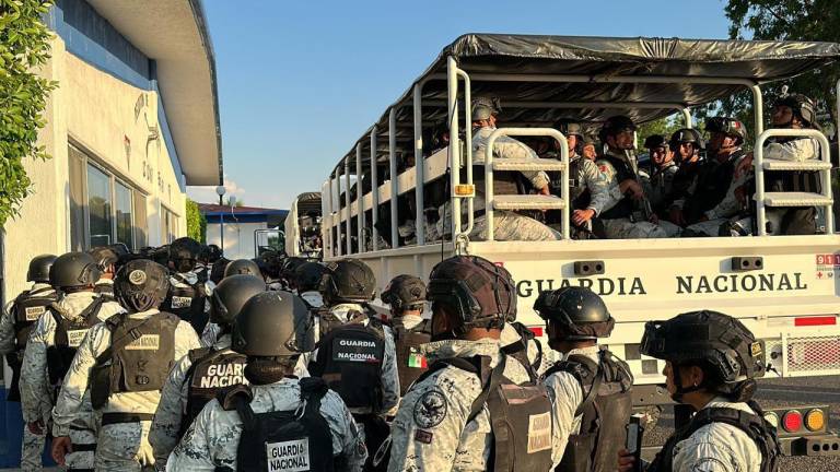 La Guardia Nacional ha estado vigilando las carreteras que conducen a Mazatlán.