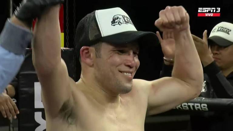 Carlos Cuadras se mostró dominante en su regreso al ring.