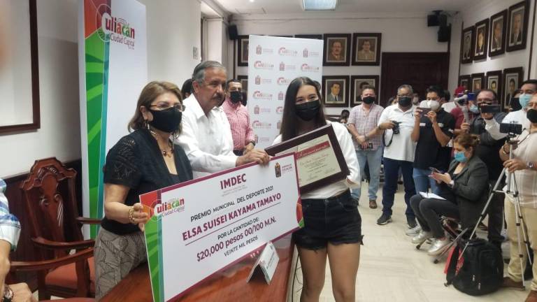 Jorge Adán y Suisei Koyama reciben el Premio Municipal del Deporte, en Culiacán