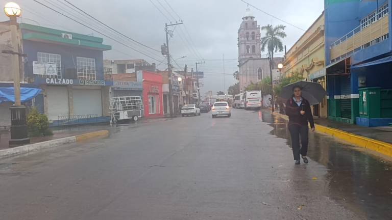 Lluvias de moderadas a fuertes se registran en Escuinapa