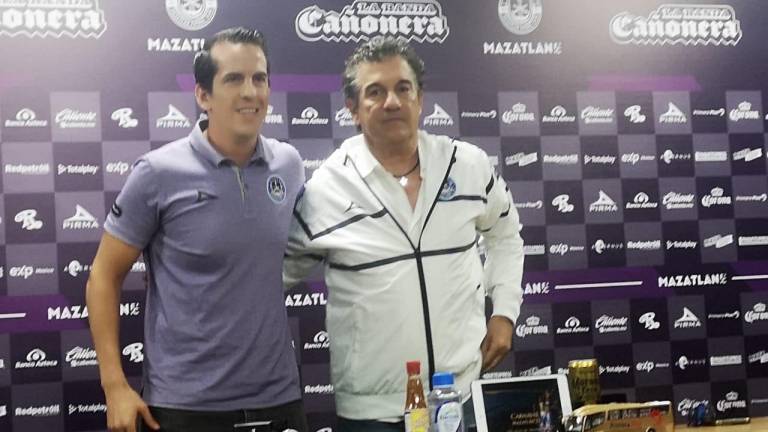 Rubén Omar Romano fue presentado formalmente ante los medios de comunicación como nuevo entrenador de Mazatlán FC